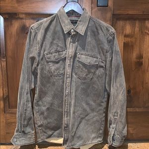 Men’s long sleeve casual shirt with snaps